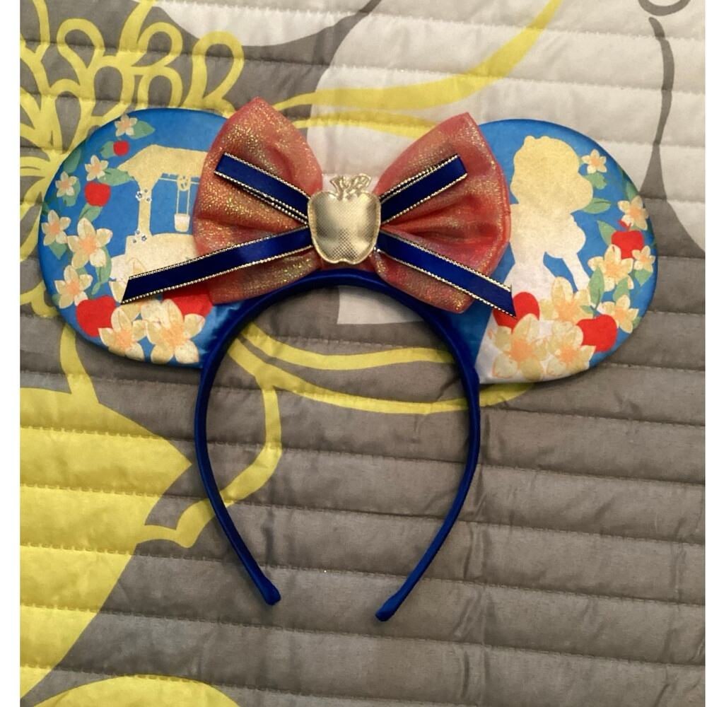 NWOT Disney Princess Snow White Lightweight themed Minnie Mouse ear headband